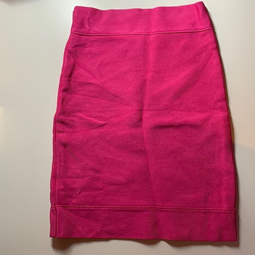 BCBGMaxAzria - XS - Pink Pencil Skirt - Contouring compression fabric
